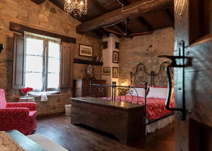 La Buca Летний дом Castello di Serravalle