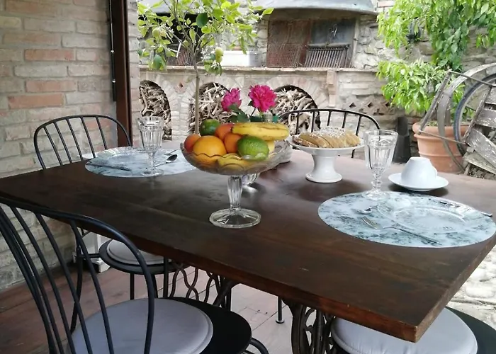 La Buca Летний дом Castello di Serravalle