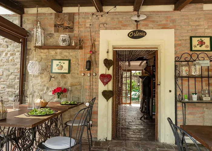 La Buca Летний дом Castello di Serravalle