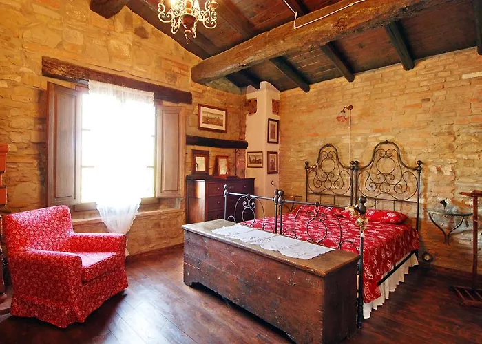 ラ ブカ * Castello di Serravalle