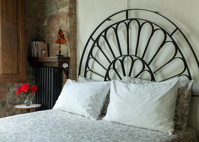 ラ ブカ * Castello di Serravalle