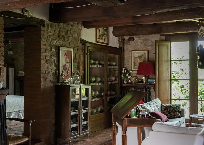 カントリーハウス ラ ブカ Castello di Serravalle