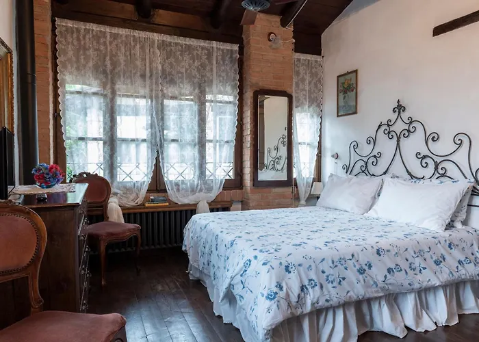 ラ ブカ * Castello di Serravalle